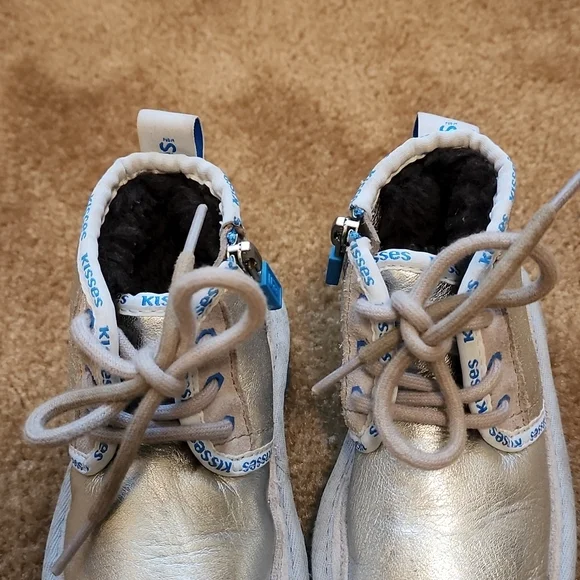 UGG Kids Kisses Neumel Zipper Boots - Picture 5 of 12